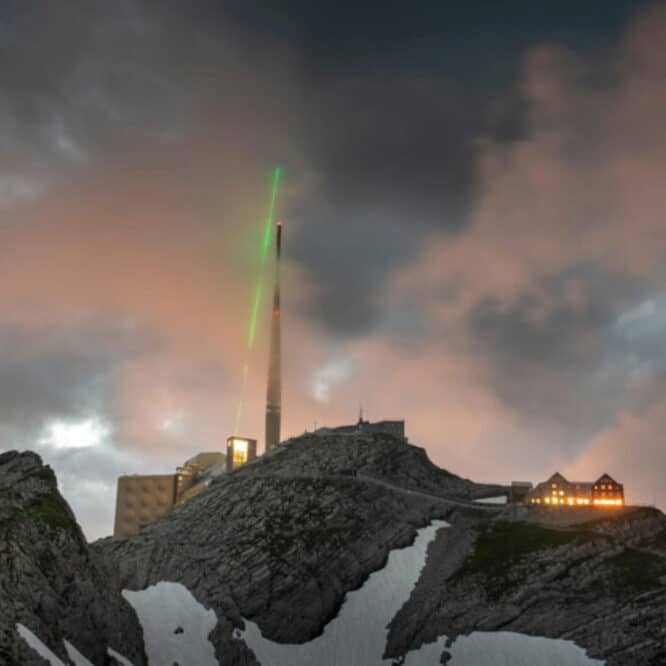 déviation éclairs foudre faisceau laser