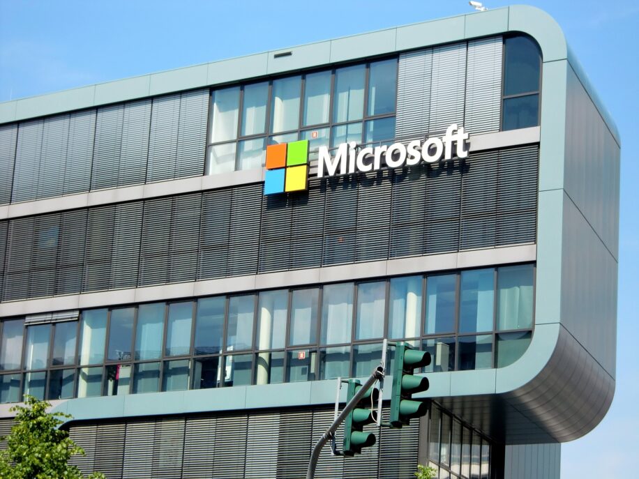 microsoft annonce suppression 10000 postes
