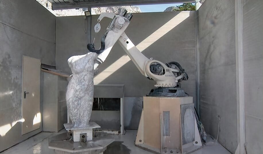 robot sculpteur faconner oeuvres marbre