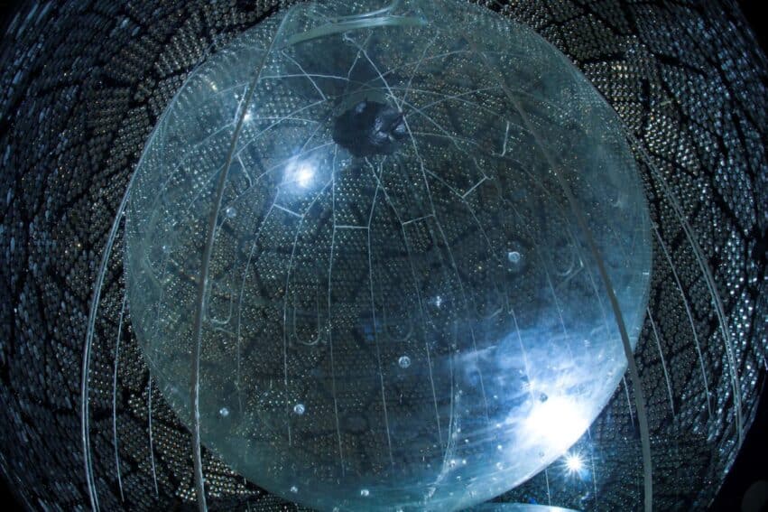 detection inedite antineutrino reacteur nucelaire distant couv