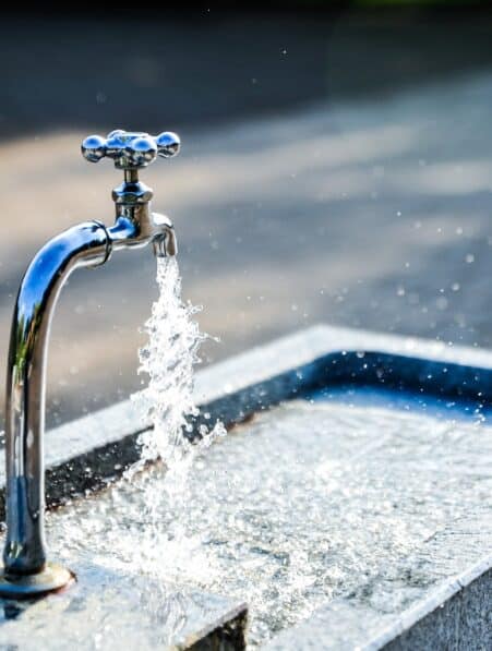autisme enfants eau robinet