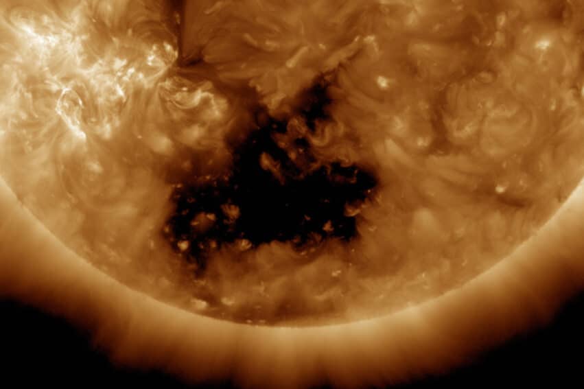eurption solaire origine pertes starlink