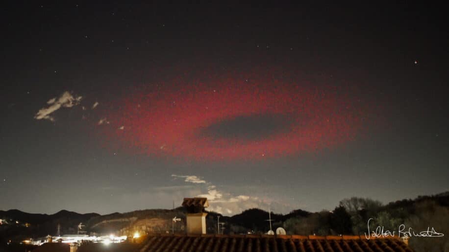 halo clignotant rouge mysterieux ciel italie couv