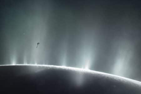 geyser immense eau vie extraterrestre lune saturne couv