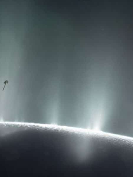 geyser immense eau vie extraterrestre lune saturne couv