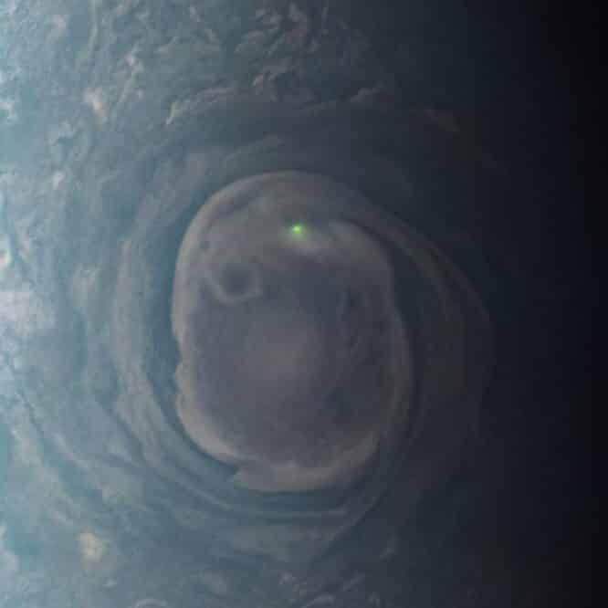 eclair juno jupiter meteo jovienne pole couv