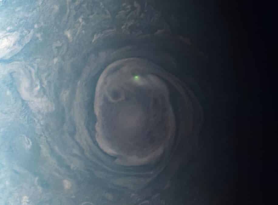 eclair juno jupiter meteo jovienne pole couv