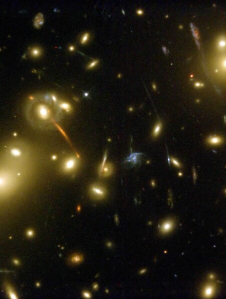 nouvelle croix einstein lentille gravitationelle couv