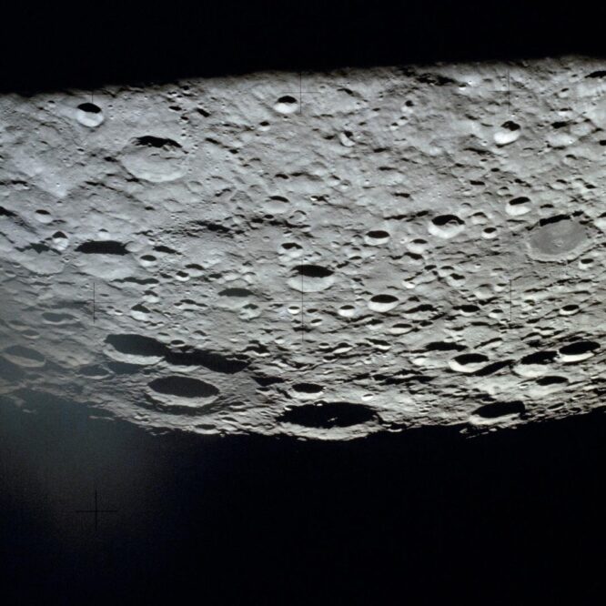 face cachee lune structure geologques uniques couv