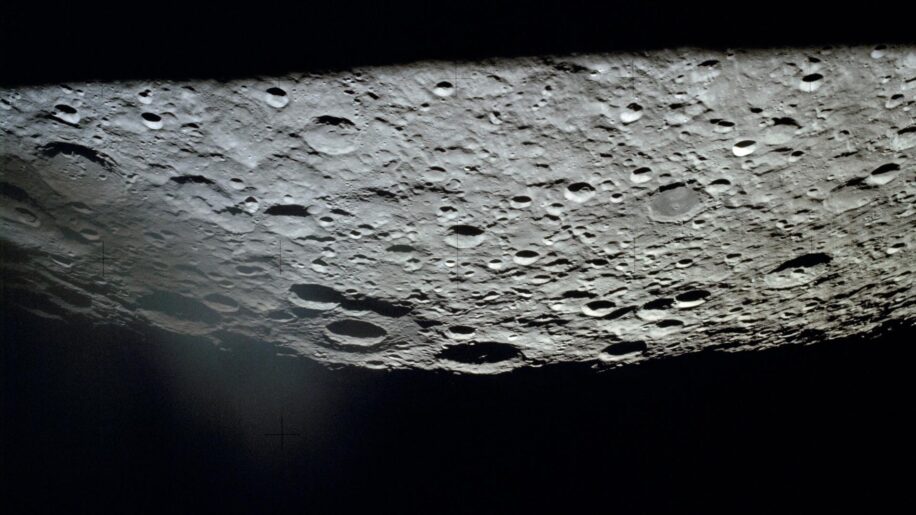 face cachee lune structure geologques uniques couv
