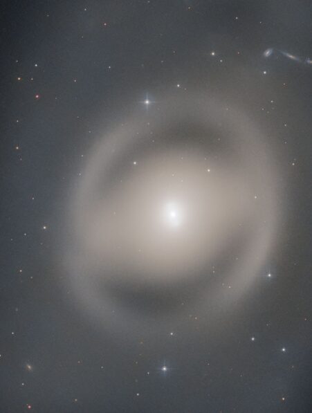 galaxie fantome lenticulaire hubble couv