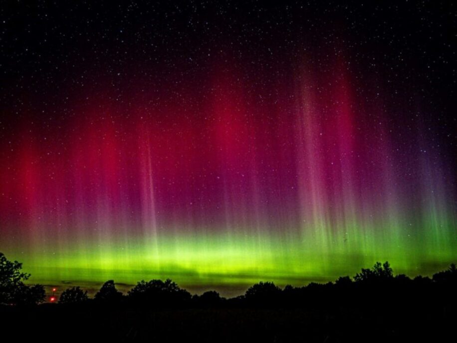 aurore boreale rouge exceptionnel ciel europe couv