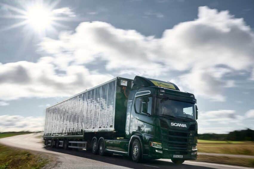 scania teste actuellement premier camion solaire suede couv