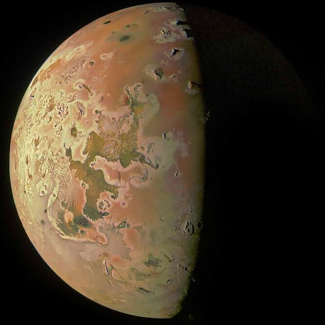 meilleur cliche lune jupiter io sonde juno couv