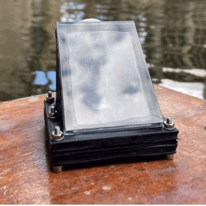 dispositif flotte sur eau pollue produire eau potable hydrogene couv