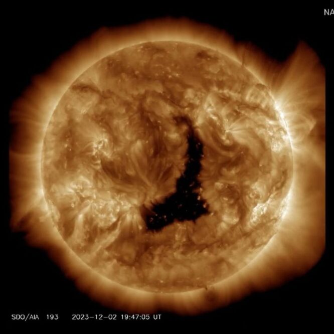trou coronal colossal soleil vent solaire terre couv