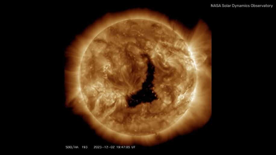 trou coronal colossal soleil vent solaire terre couv