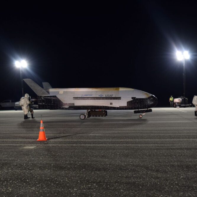 avion spatial secret space force usa falcon heavy lancement couv