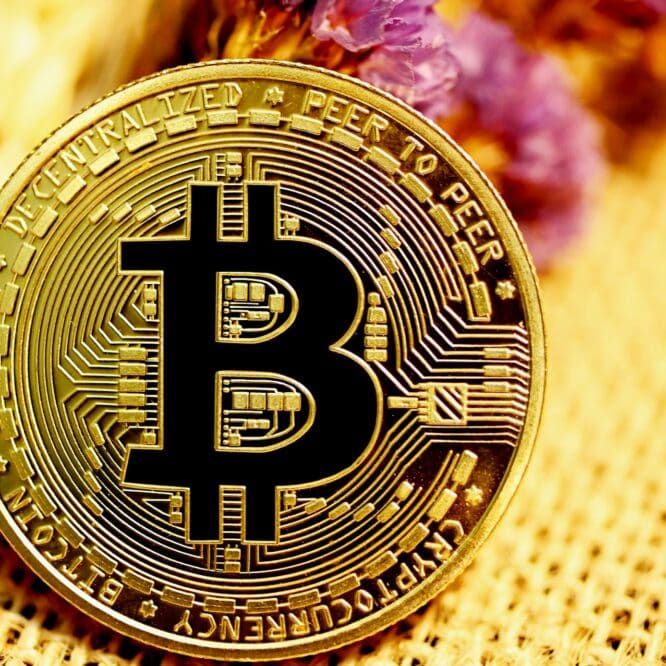 nouveau record prix pour bitcoin desormais 72 000 couv
