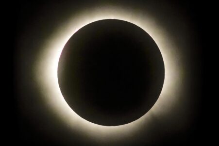prochaine eclipse solaire totale 2026 premiere visible europe 27 ans couv