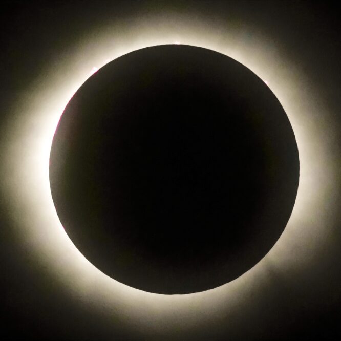 prochaine eclipse solaire totale 2026 premiere visible europe 27 ans couv