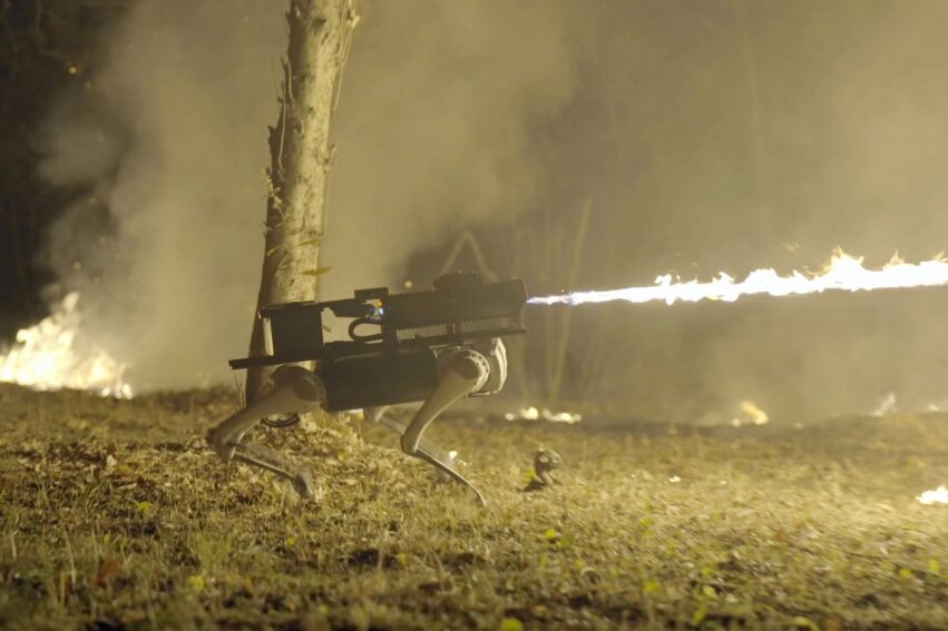 thermonator chien robot lanceur flamme couv