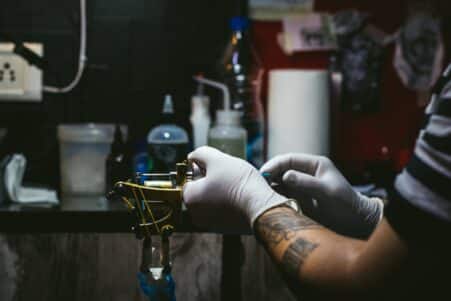 Les tatouages augmentent de 21 % le risque de développer un cancer du sang selon une étude couv