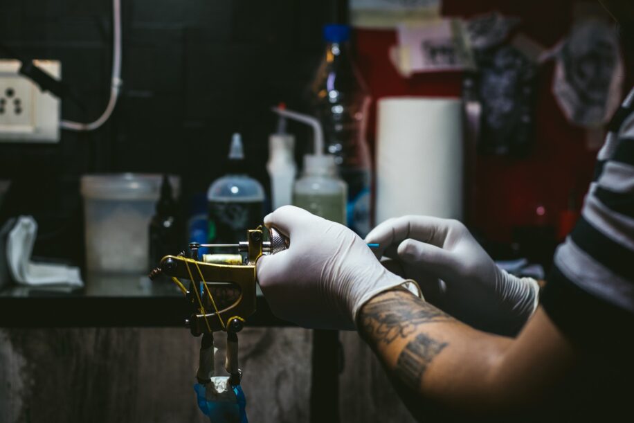 Les tatouages augmentent de 21 % le risque de développer un cancer du sang selon une étude couv