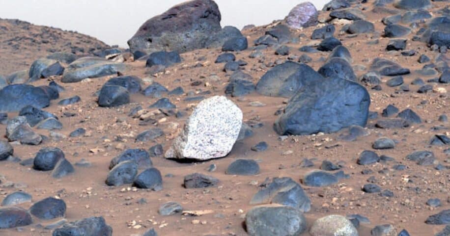 Le rover de la NASA découvre une roche mystérieuse sur Mars du jamais vu auparavant selon les experts couv