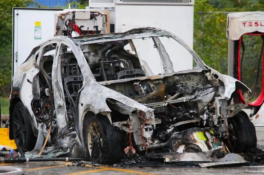 tesla prend feu station superchargeurs sheetz etats unis couv